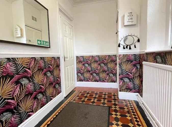 Pensionat Located House For Big Groups Bristol