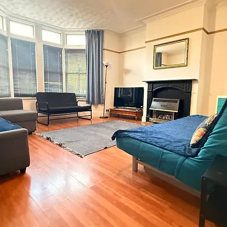 Located House For Big Groups Casa de hóspedes Bristol