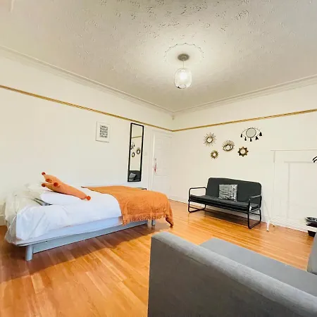Fishponds Guest house *