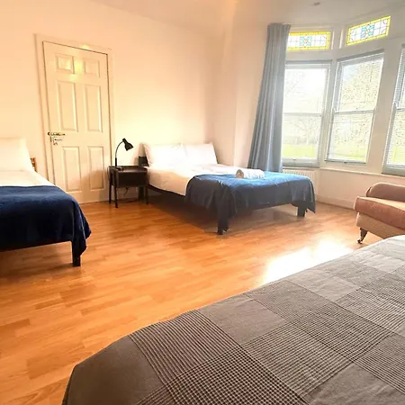 Guest house Located House For Big Groups *