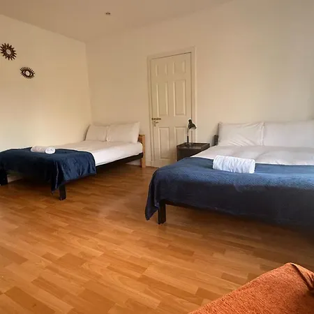 Located House For Big Groups * Bristol