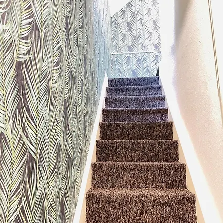 Located House For Big Groups * 布里斯托