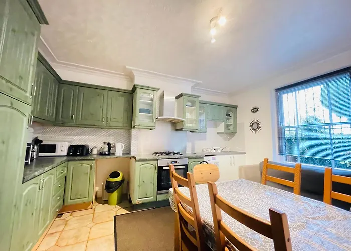 Located House For Big Groups Penzion Bristol