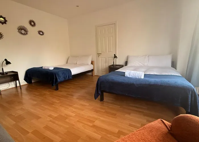 Located House For Big Groups * Bristol